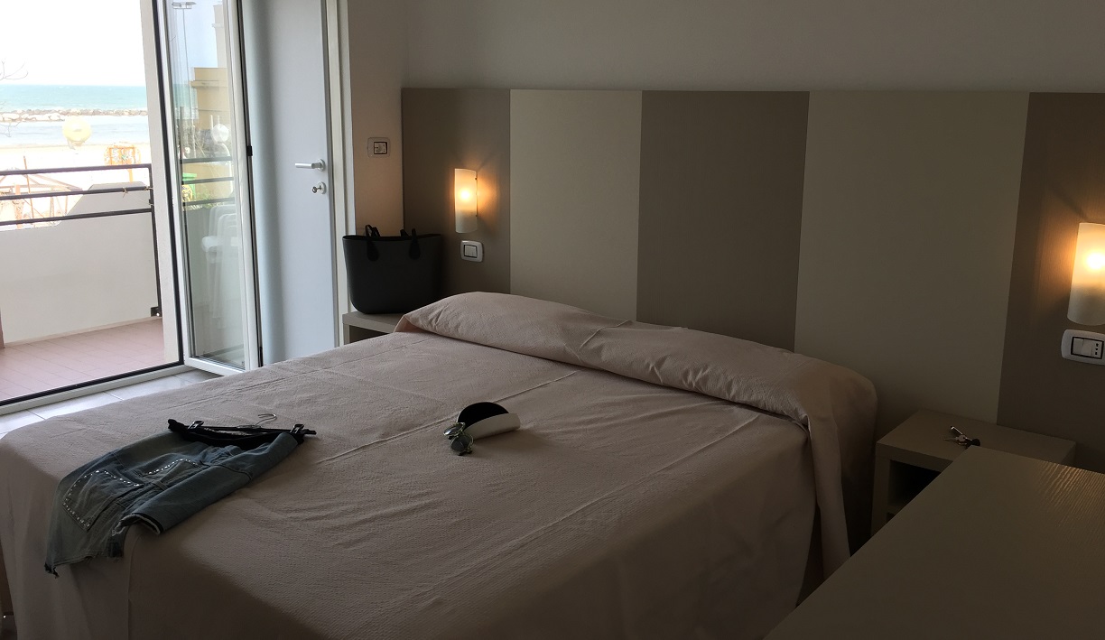 Camera Hotel Ridens vista mare
